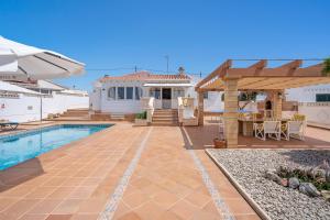 The swimming pool at or close to Villa Ingrid