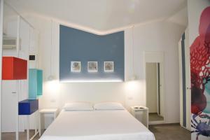 A bed or beds in a room at Daniel Apartments Még 37 kép