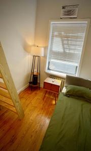 Ένα ή περισσότερα κρεβάτια σε δωμάτιο στο Union Square Studio 4 with Shower - Shared toilet