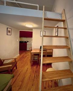 Φωτογραφία από το άλμπουμ του Union Square Studio 4 with Shower - Shared toilet στη Νέα Υόρκη