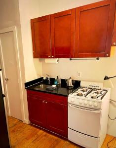 Η κουζίνα ή μικρή κουζίνα στο Union Square Studio 4 with Shower - Shared toilet