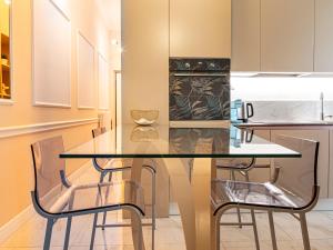 Η κουζίνα ή μικρή κουζίνα στο Luxury Sant'Ambrogio Apartment