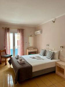 Postel nebo postele na pokoji v ubytování Hotel Lenox + 37 fotografií