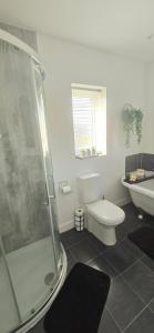 Φωτογραφία από το άλμπουμ του Luxury 3-Bed w- garden & game Room 5 mins from Chester σε Saltney +178 φωτογραφίες