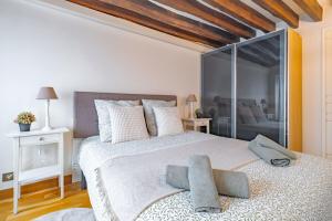 Postel nebo postele na pokoji v ubytování Apt Grands Boulevards 4 Guests