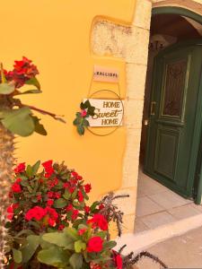 a house with a sign that says home sweet home at Skandalis Apartments with pool in Chorafakia