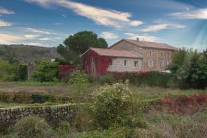 an old house in the middle of a field at La Magnanerie de l'Estrade, gîte 8 pers avec piscine in Rosières