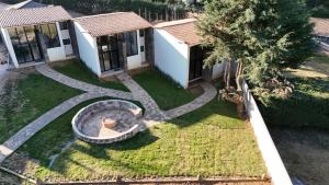 an aerial view of a house with a garden at Cabañas los Cedros in Santiago Oxtempan