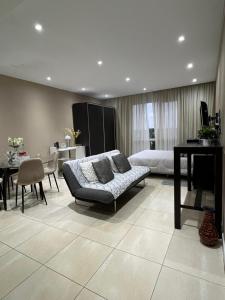 a living room with a couch and a bed and a table at Luxury Loft Condominiums Hotel Wyndham Nordelta in Benavídez +82 photos