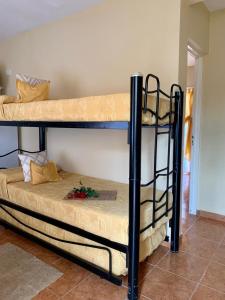 a couple of bunk beds in a room at Complejo sierras de brochero in Villa Cura Brochero