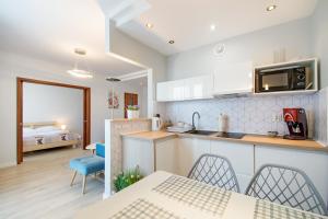 Kuchyňa alebo kuchynka v ubytovaní Apartamenty Tit Kasprowicza