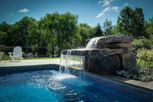 Bazén v ubytování Bromont Lodge 871 Shefford suite 205 nebo v jeho okolí