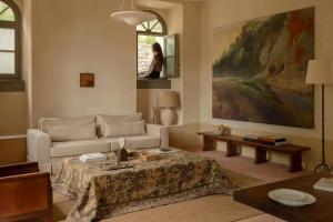 Een zitgedeelte bij Hôtel du Couvent, a Luxury Collection Hotel, Nice