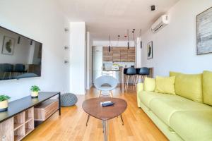Χώρος καθιστικού στο Kotor Sea View Apartment by MN Property