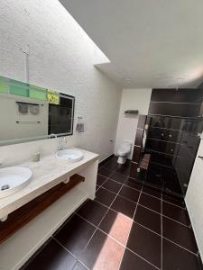 Koupelna v ubytování Casa Palomo, Ixtapa Zihuatanejo + 16 fotografií