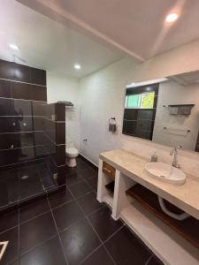 Koupelna v ubytování Casa Palomo, Ixtapa Zihuatanejo