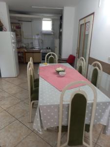 Kuchyň nebo kuchyňský kout v ubytování Hostel Bata