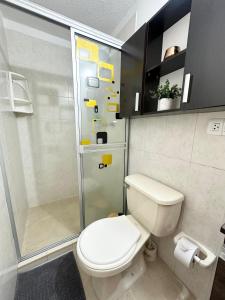 Kupatilo u objektu Beautiful house with a pool in Pereira
