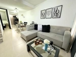 Prostor za sedenje u objektu Beautiful house with a pool in Pereira