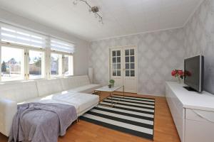 Μια τηλεόραση ή/και κέντρο ψυχαγωγίας στο Nice and private house in city center