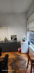 an office with a desk and a refrigerator in a room at Hospedaje reconquista in La Porteña