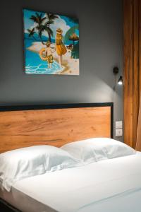 Postel nebo postele na pokoji v ubytování The Blue Wave Hotel