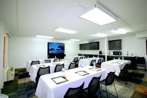 TV a/nebo společenská místnost v ubytování L3 Oasis Hotel