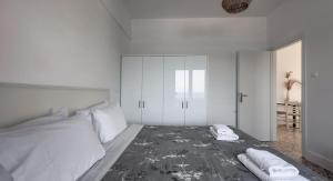Posteľ alebo postele v izbe v ubytovaní TIKI BEACH STUDIOS