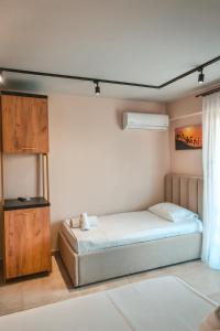 Postel nebo postele na pokoji v ubytování The Blue Wave Hotel + 17 fotografií