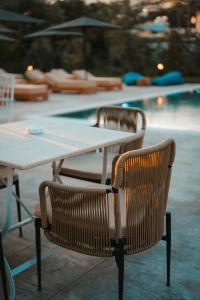 Bazén v ubytování The Blue Wave Hotel nebo v jeho okolí