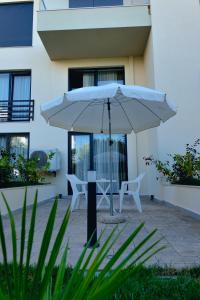 Patio nebo venkovní prostory v ubytování The Blue Wave Hotel