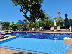 Πισίνα στο ή κοντά στο Apartamento Amplo com Varanda Aconchegante - 10 Min a Pé da Vila de Praia do Forte