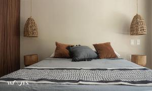 Postel nebo postele na pokoji v ubytování Modern 1BR with Private Pool and Surround Speakers