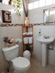 Koupelna v ubytování Casa HecAny