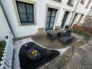 an overhead view of a patio with two chairs and flowers at Apartment Altstadt in Pirna