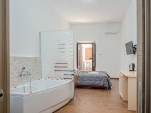 A bed or beds in a room at B&B La Via dei Mulini
