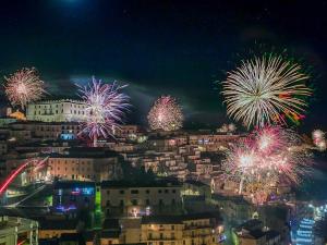 A general view of Corigliano Calabro or a view of the city taken from Az apartmant
