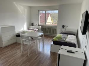 Μια τηλεόραση ή/και κέντρο ψυχαγωγίας στο Boardinghouse Behrend III