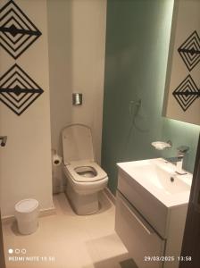 a bathroom with a toilet and a sink at Look Brava in Punta del Este