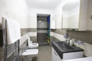 Koupelna v ubytování Apartment KLER-Elegant Stay Ali Demi