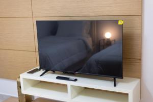 TV a/nebo společenská místnost v ubytování Apartment KLER-Elegant Stay Ali Demi