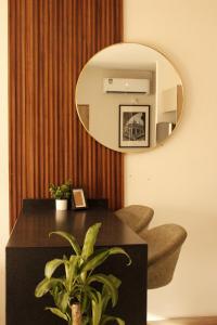 a dining room with a table and a mirror at Loft Alberca in Chapultepec in Guadalajara