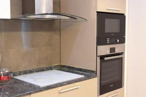 Kuchyň nebo kuchyňský kout v ubytování Apartment KLER-Elegant Stay Ali Demi