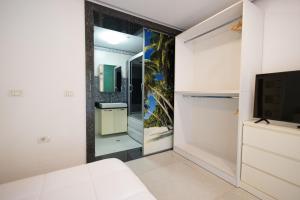 TV a/nebo společenská místnost v ubytování Apartment KLER-Elegant Stay Ali Demi