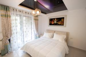 Postel nebo postele na pokoji v ubytování Apartment KLER-Elegant Stay Ali Demi