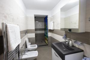 Koupelna v ubytování Apartment KLER-Elegant Stay Ali Demi