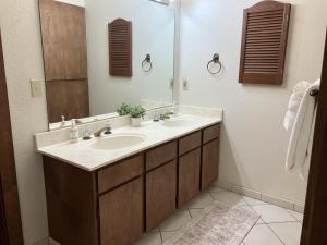A bathroom at Tahoe Enchantment