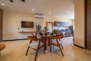 TV a/nebo společenská místnost v ubytování ophelia luxury condo 1 bedroom