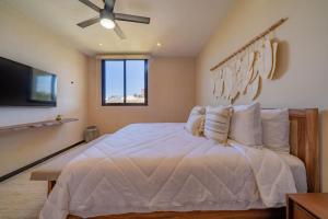 Postel nebo postele na pokoji v ubytování ophelia luxury condo 1 bedroom + 68 fotografií