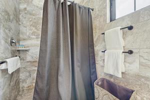 Vannituba majutusasutuses Banks Cottage ---30708 Whites Neck Rd +23 fotot